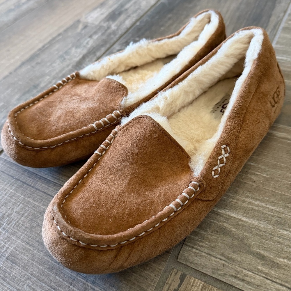Ugg Ansley slippers size 8